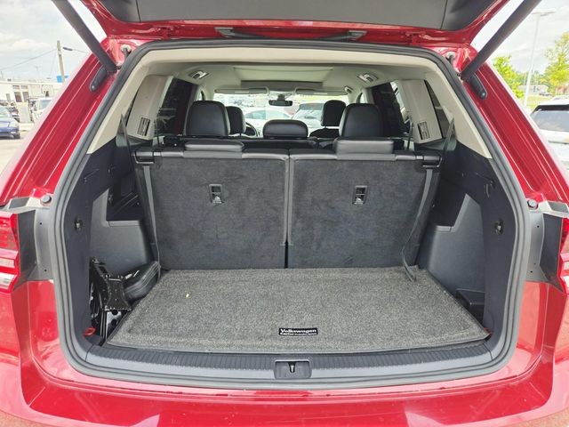 Volkswagen Atlas Vehicle Full-screen Gallery Image 13
