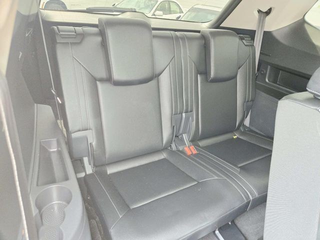 Volkswagen Atlas Vehicle Full-screen Gallery Image 15