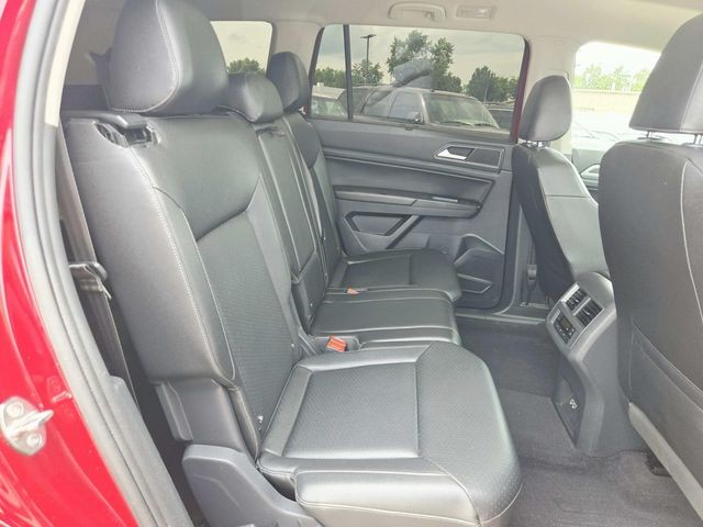Volkswagen Atlas Vehicle Full-screen Gallery Image 16