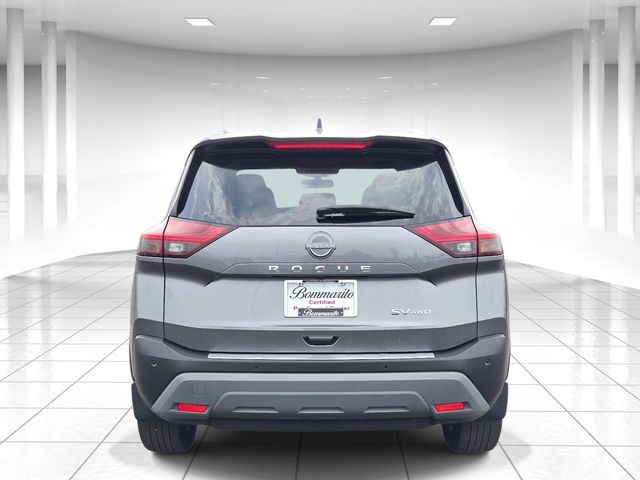 Nissan Rogue Vehicle Full-screen Gallery Image 04