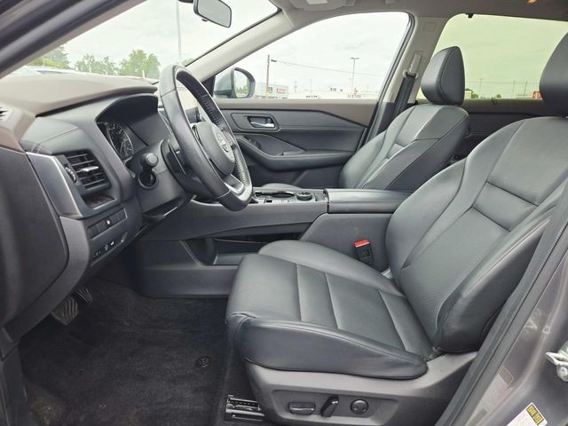 Nissan Rogue Vehicle Full-screen Gallery Image 09