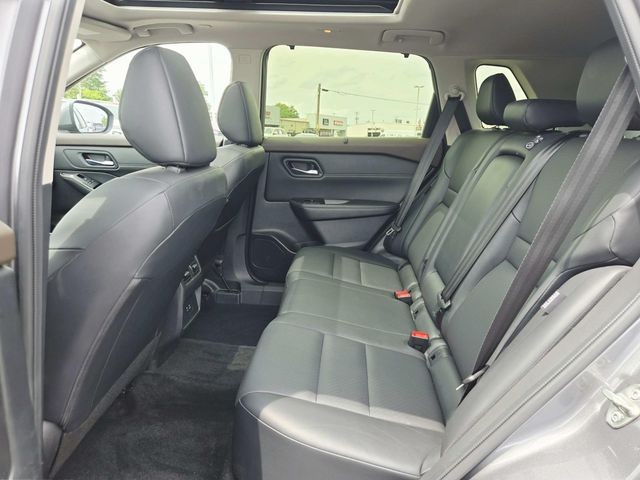 Nissan Rogue Vehicle Full-screen Gallery Image 10