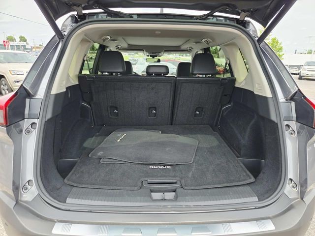 Nissan Rogue Vehicle Full-screen Gallery Image 11