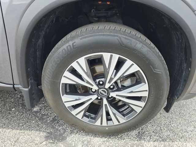 Nissan Rogue Vehicle Full-screen Gallery Image 14