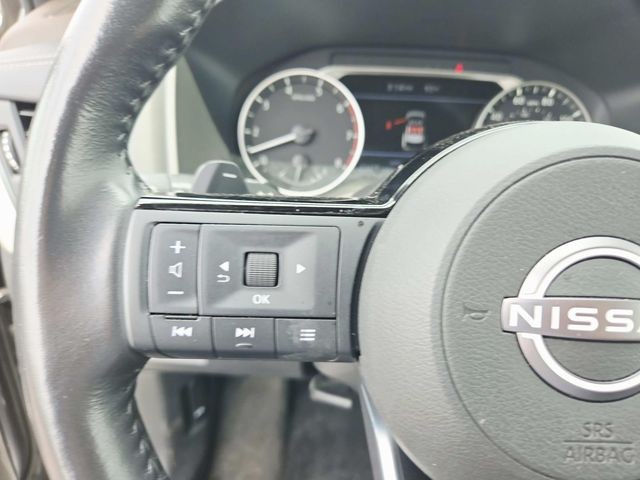 Nissan Rogue Vehicle Full-screen Gallery Image 16