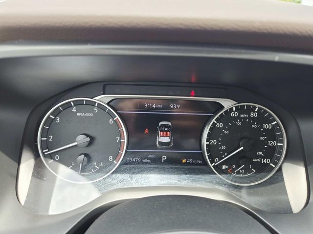 Nissan Rogue Vehicle Full-screen Gallery Image 18