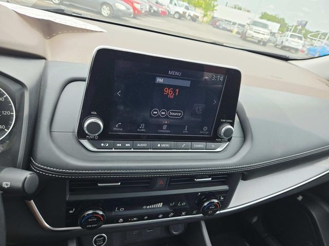 Nissan Rogue Vehicle Full-screen Gallery Image 20