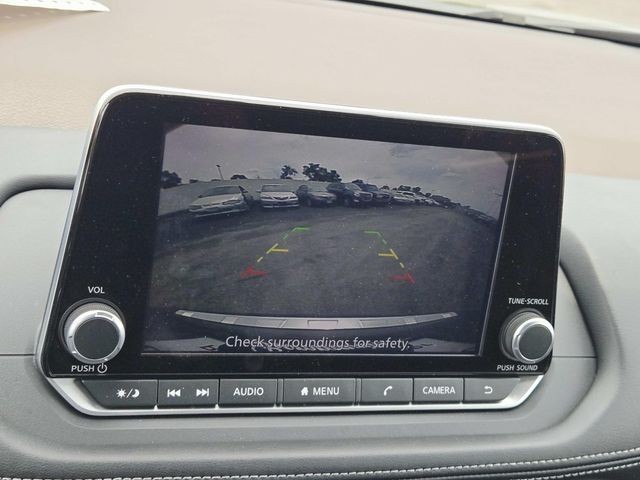 Nissan Rogue Vehicle Full-screen Gallery Image 22