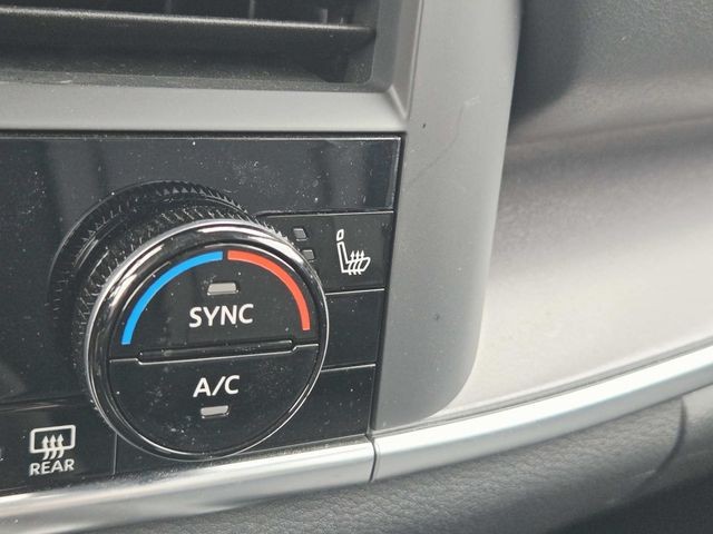 Nissan Rogue Vehicle Full-screen Gallery Image 24