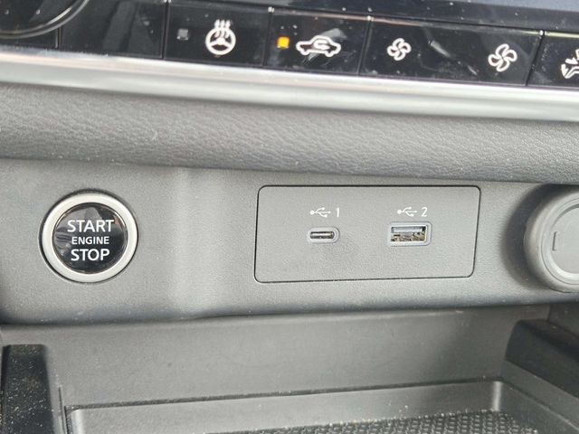 Nissan Rogue Vehicle Full-screen Gallery Image 25
