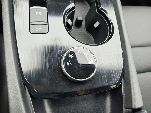 Nissan Rogue Vehicle Full-screen Gallery Image 27