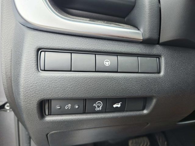 Nissan Rogue Vehicle Full-screen Gallery Image 29