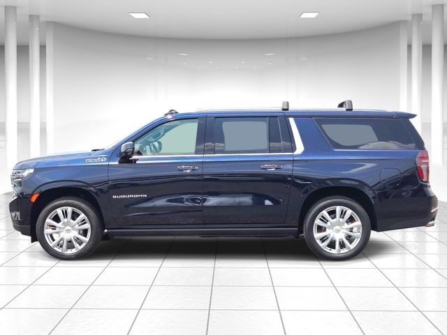 Chevrolet Suburban Vehicle Full-screen Gallery Image 02