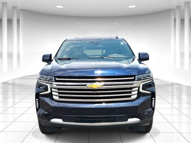 Chevrolet Suburban Vehicle Full-screen Gallery Image 05