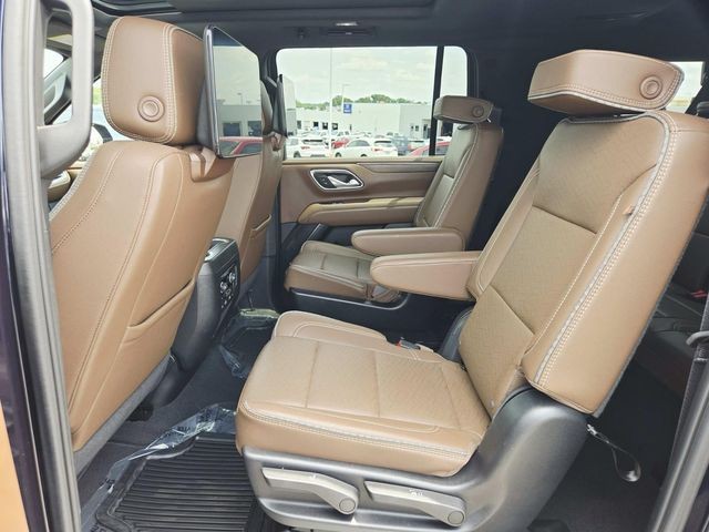 Chevrolet Suburban Vehicle Full-screen Gallery Image 10