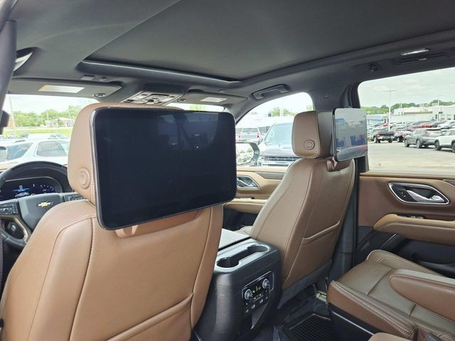 Chevrolet Suburban Vehicle Full-screen Gallery Image 11