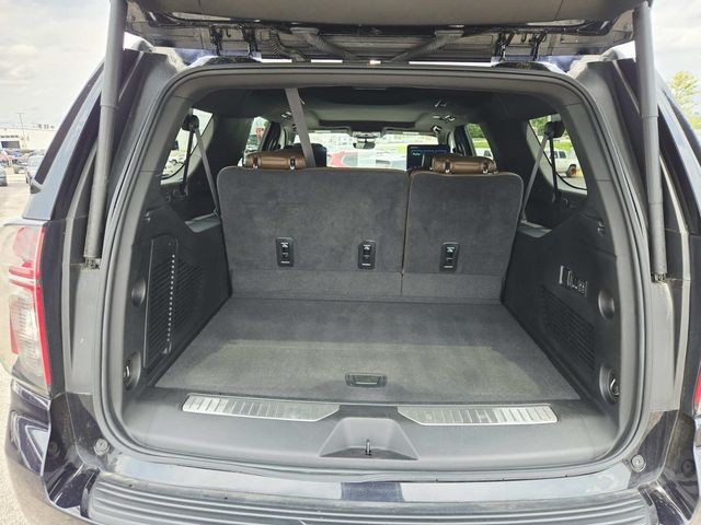 Chevrolet Suburban Vehicle Full-screen Gallery Image 13