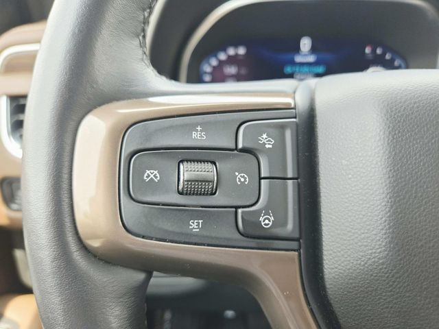 Chevrolet Suburban Vehicle Full-screen Gallery Image 22