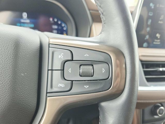 Chevrolet Suburban Vehicle Full-screen Gallery Image 23