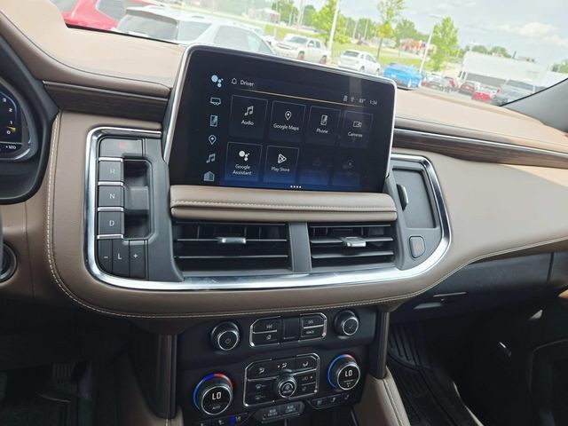 Chevrolet Suburban Vehicle Full-screen Gallery Image 26