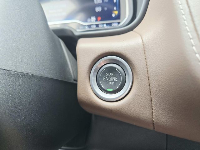 Chevrolet Suburban Vehicle Full-screen Gallery Image 33