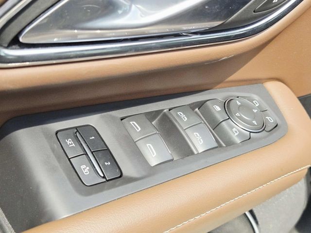 Chevrolet Suburban Vehicle Full-screen Gallery Image 37