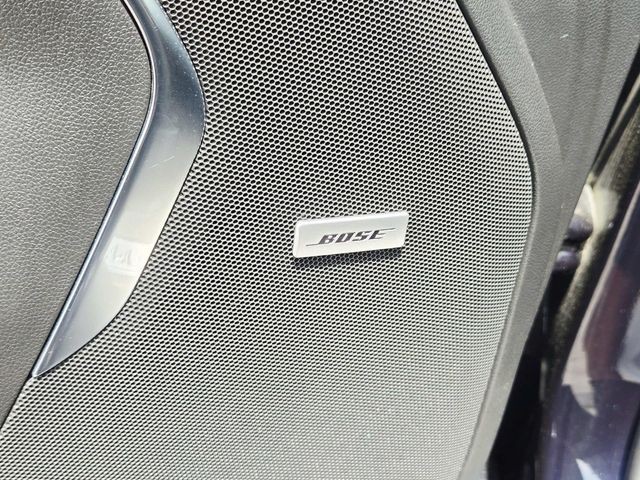 Chevrolet Suburban Vehicle Full-screen Gallery Image 38