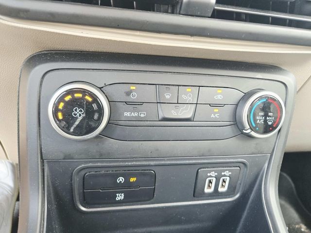 Ford EcoSport Vehicle Full-screen Gallery Image 16