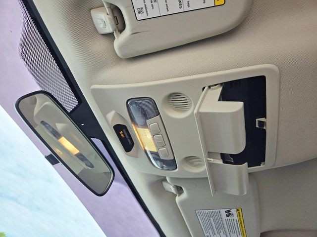 Ford EcoSport Vehicle Full-screen Gallery Image 17