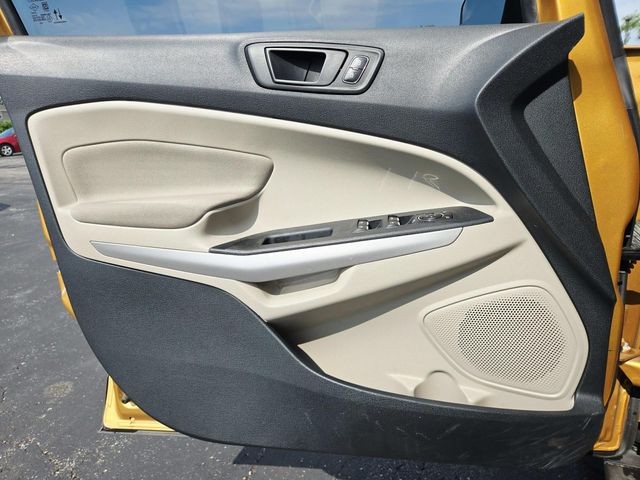 Ford EcoSport Vehicle Full-screen Gallery Image 18