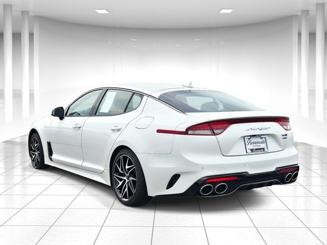 Kia Stinger Vehicle Full-screen Gallery Image 03