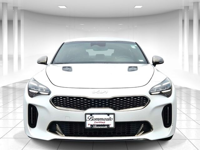 Kia Stinger Vehicle Full-screen Gallery Image 05