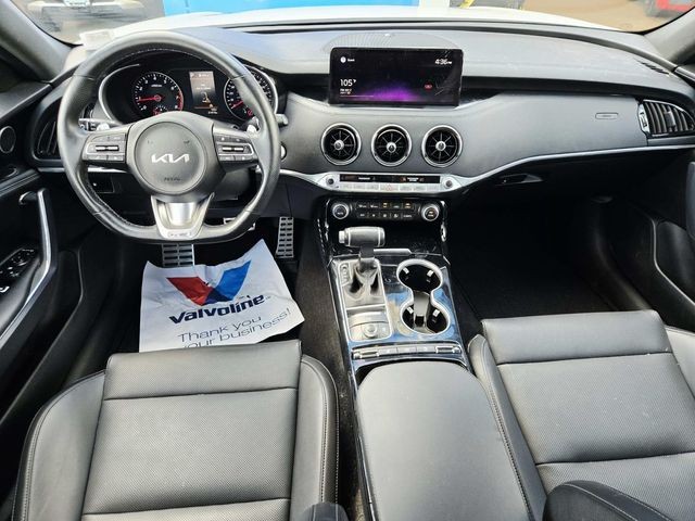 Kia Stinger Vehicle Full-screen Gallery Image 06
