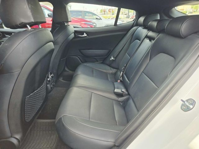 Kia Stinger Vehicle Full-screen Gallery Image 09
