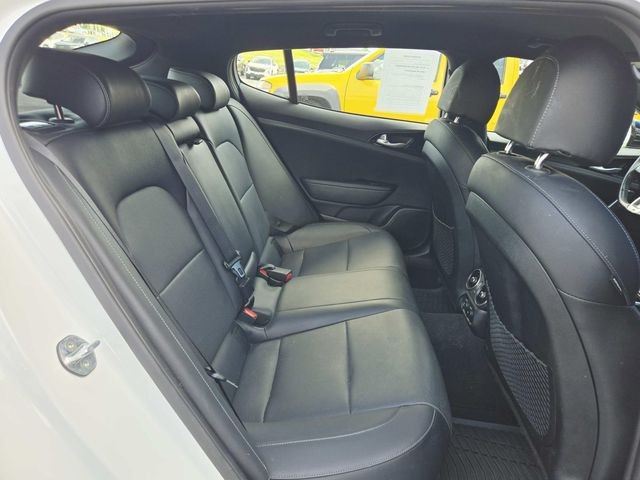 Kia Stinger Vehicle Full-screen Gallery Image 11