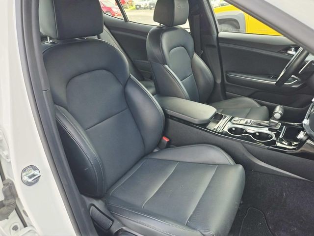 Kia Stinger Vehicle Full-screen Gallery Image 12