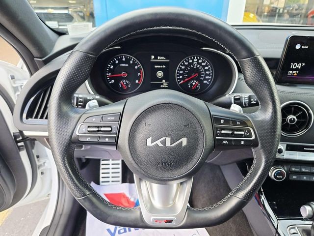 Kia Stinger Vehicle Full-screen Gallery Image 15