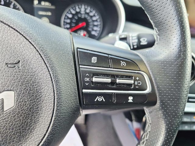 Kia Stinger Vehicle Full-screen Gallery Image 17