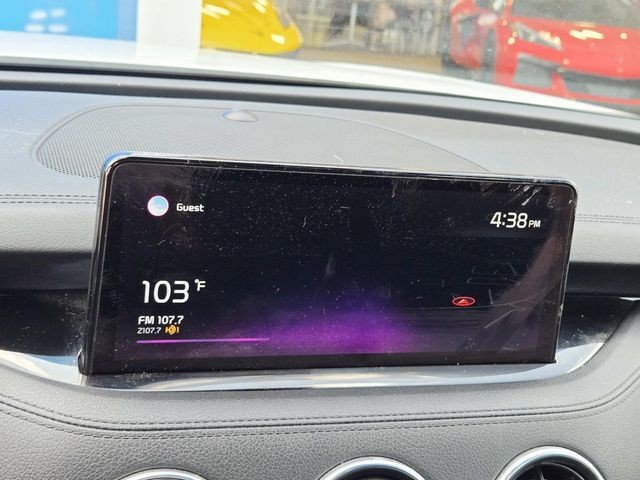 Kia Stinger Vehicle Full-screen Gallery Image 21