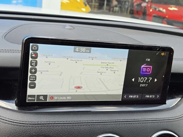 Kia Stinger Vehicle Full-screen Gallery Image 22