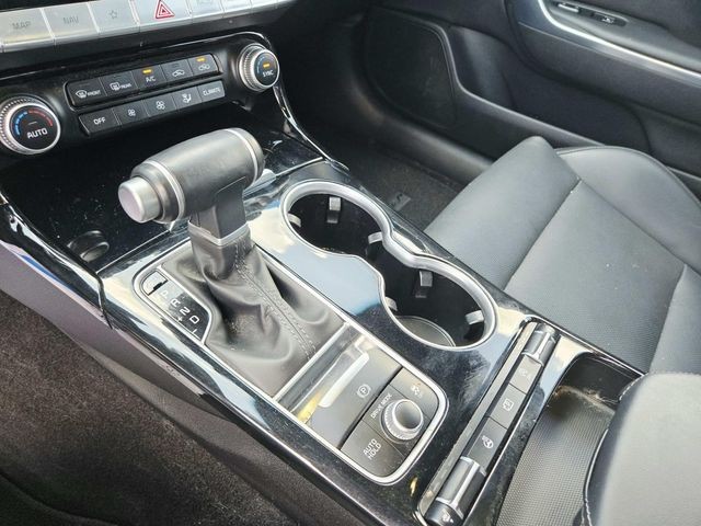 Kia Stinger Vehicle Full-screen Gallery Image 25