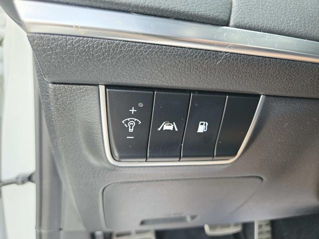 Kia Stinger Vehicle Full-screen Gallery Image 27