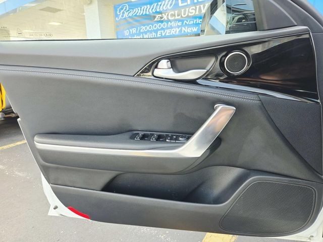 Kia Stinger Vehicle Full-screen Gallery Image 28