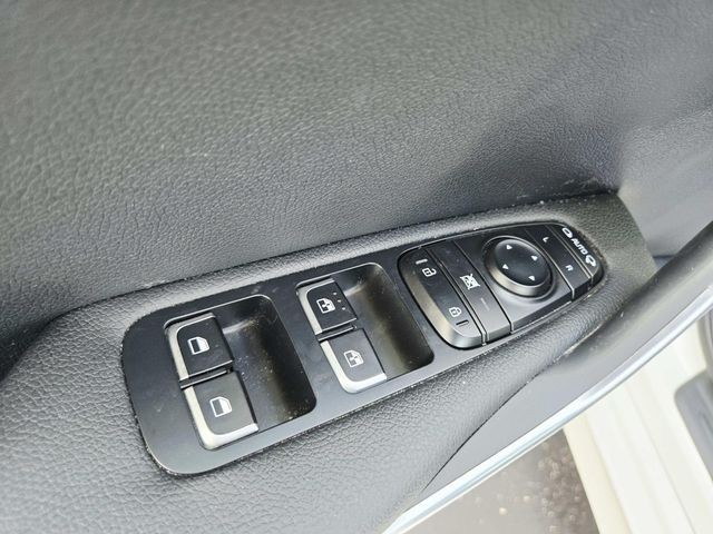 Kia Stinger Vehicle Full-screen Gallery Image 29