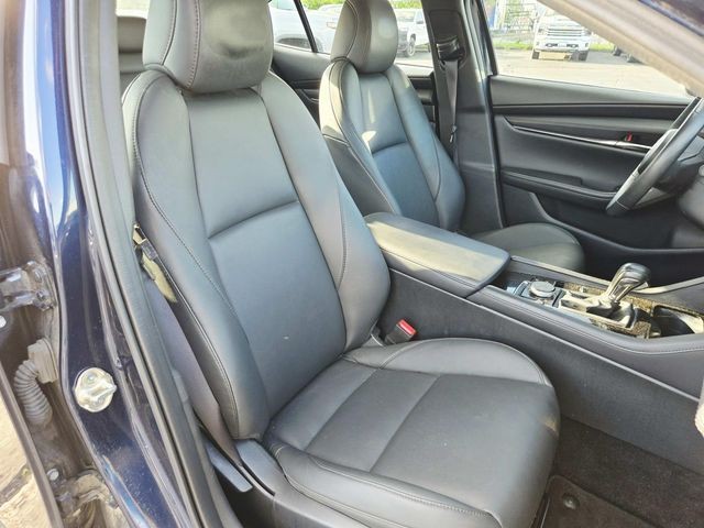 Mazda Mazda3 Vehicle Full-screen Gallery Image 13