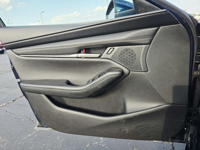 Mazda Mazda3 Vehicle Full-screen Gallery Image 31