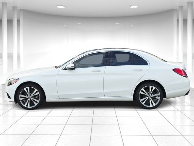 Mercedes-Benz C-Class Vehicle Full-screen Gallery Image 02