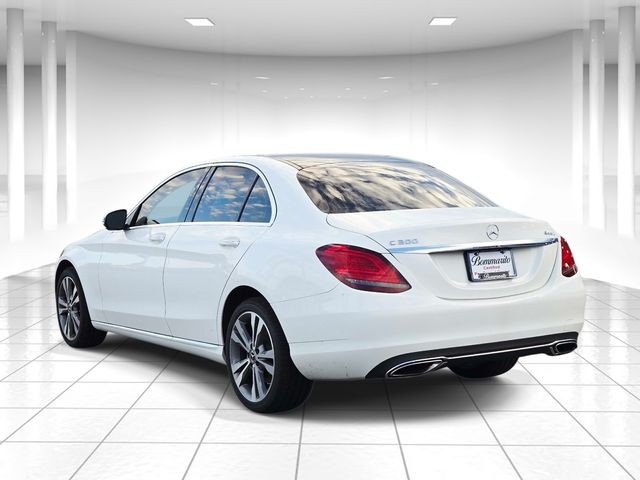 Mercedes-Benz C-Class Vehicle Full-screen Gallery Image 03