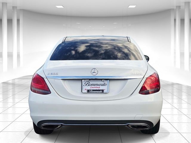 Mercedes-Benz C-Class Vehicle Full-screen Gallery Image 04