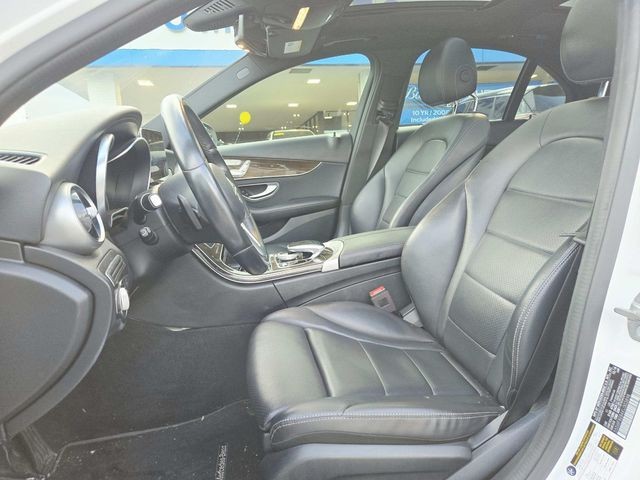 Mercedes-Benz C-Class Vehicle Full-screen Gallery Image 08